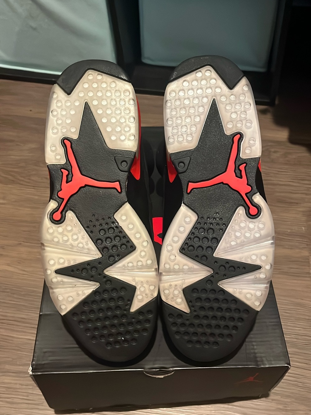 Jordan Retro 6 Infrared - Picture 2 of 5